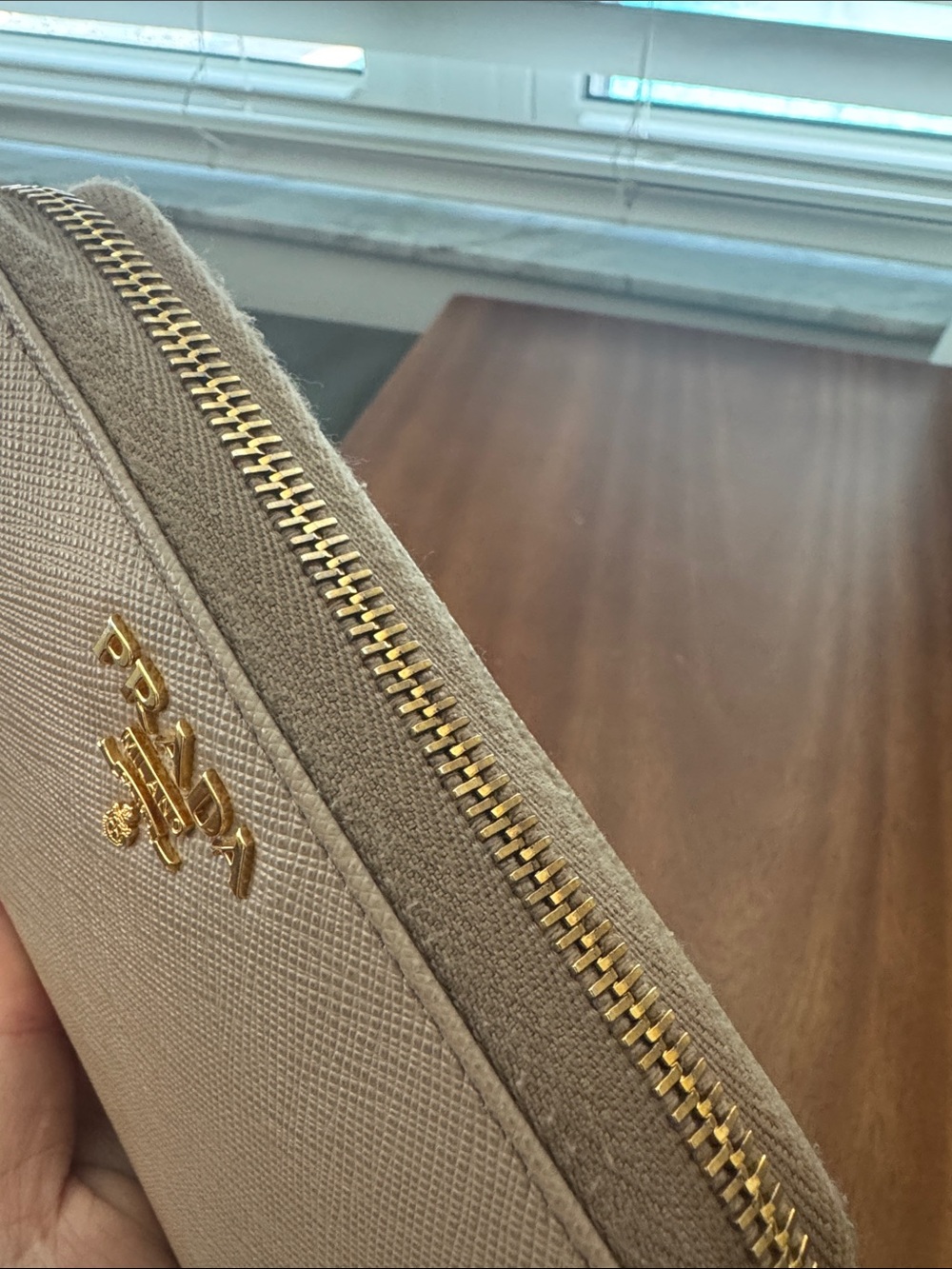 Prada Cream Saffiano Zip Wallet with Gold Logo - Picture 3 of 3